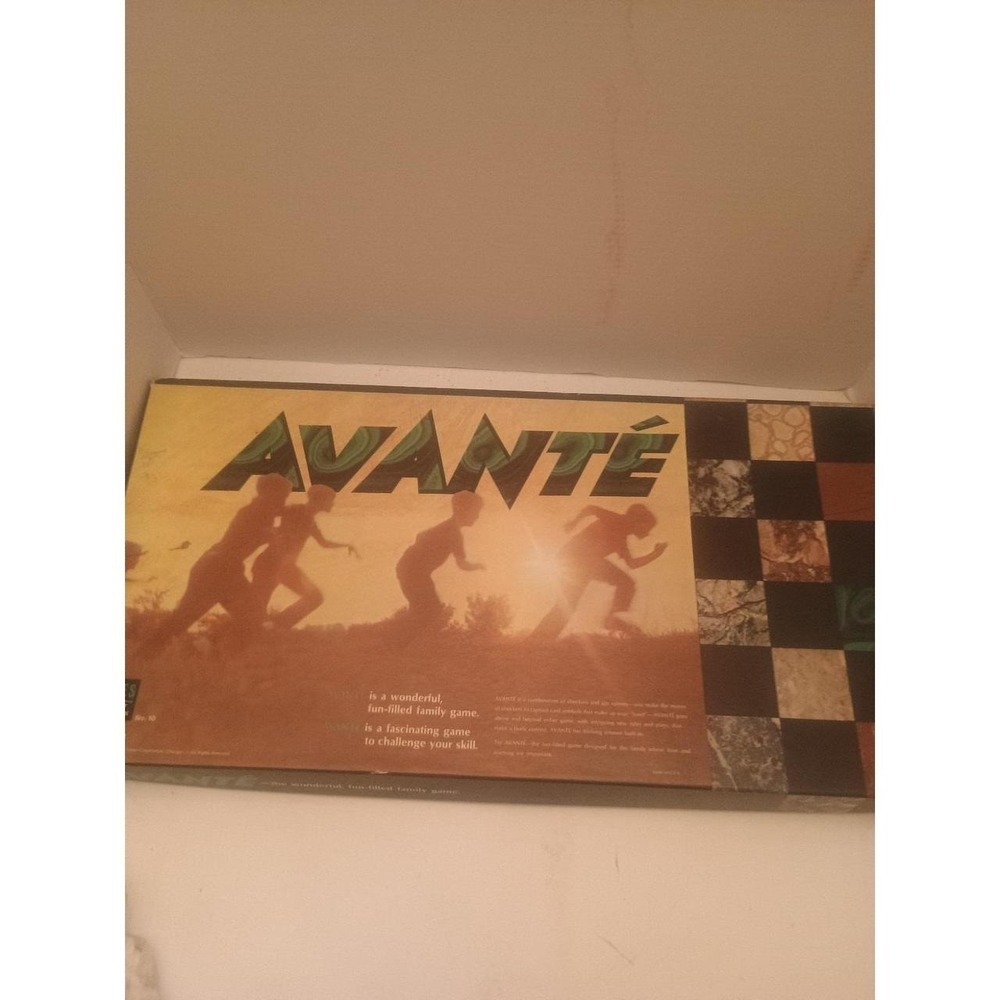 Vintage Avante Family Board Game